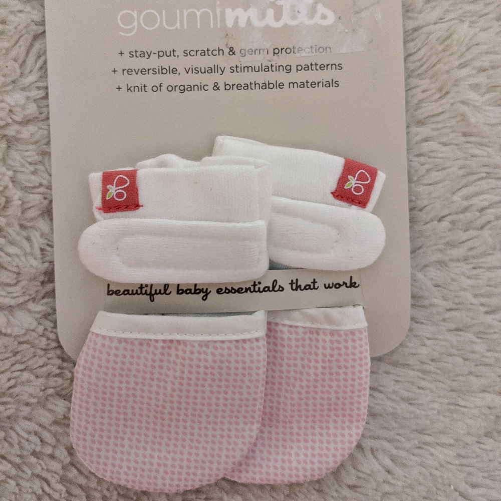 Goumi Baby Mittens NWT
Organic knit matterial